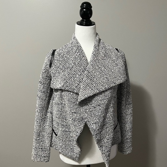 Club Monaco Jowdie Tweed Open Front Crop Jacket Leather Accent - Picture 3 of 17